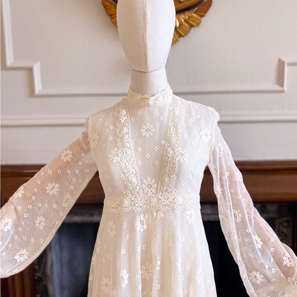 1970’s Vintage Cotton Mix Lace Wedding Dress by John Charles - Picture 5 of 6